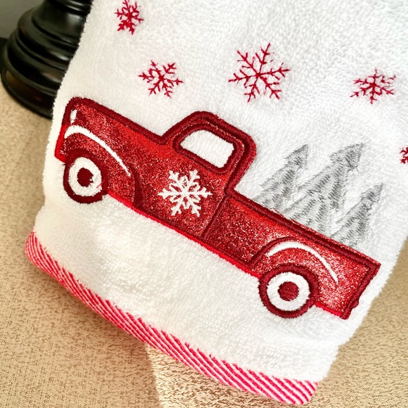 New SET OF 2 FARMHOUSE TRUCK CHRISTMAS TREE Hand Towels - Picture 2 of 6